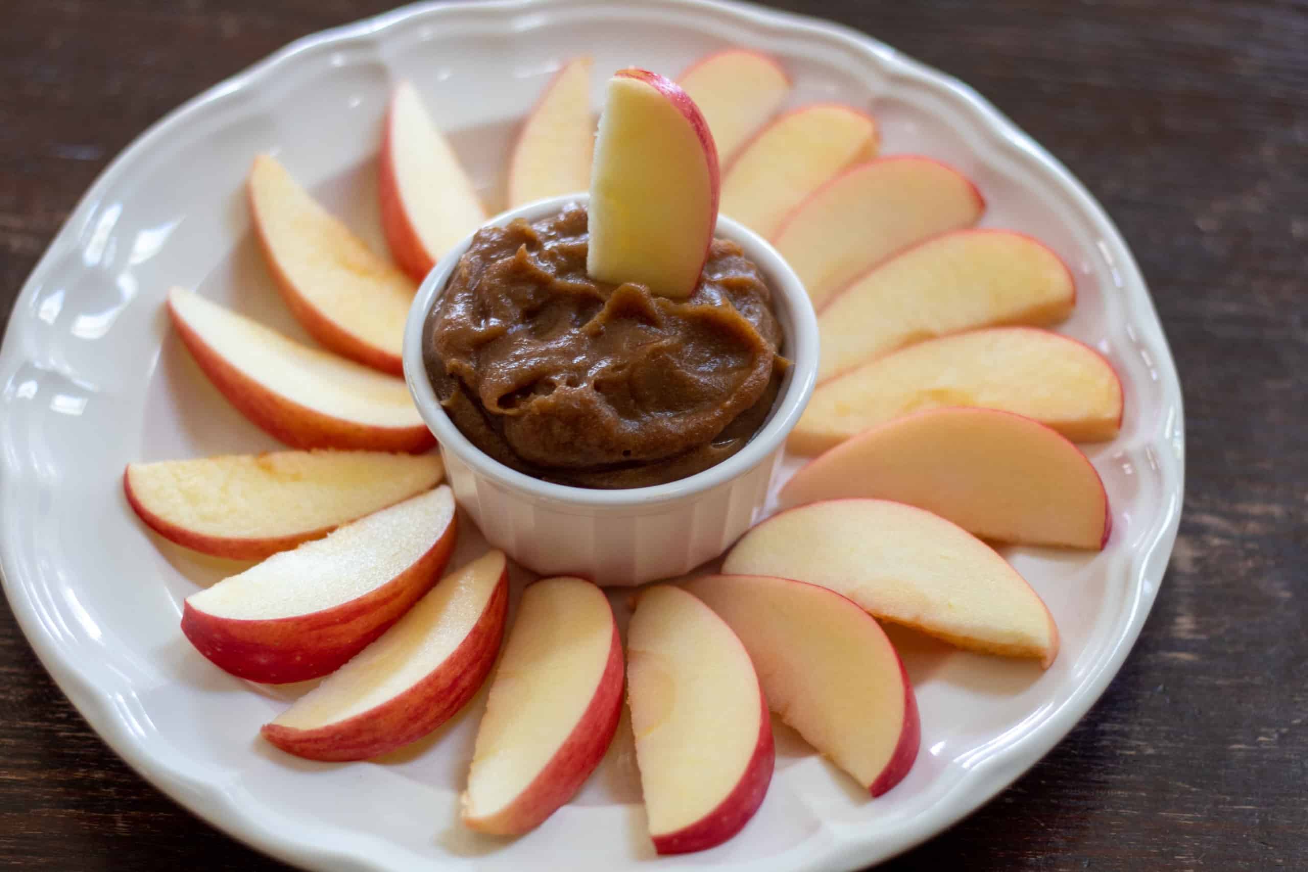 date caramel with sliced apples